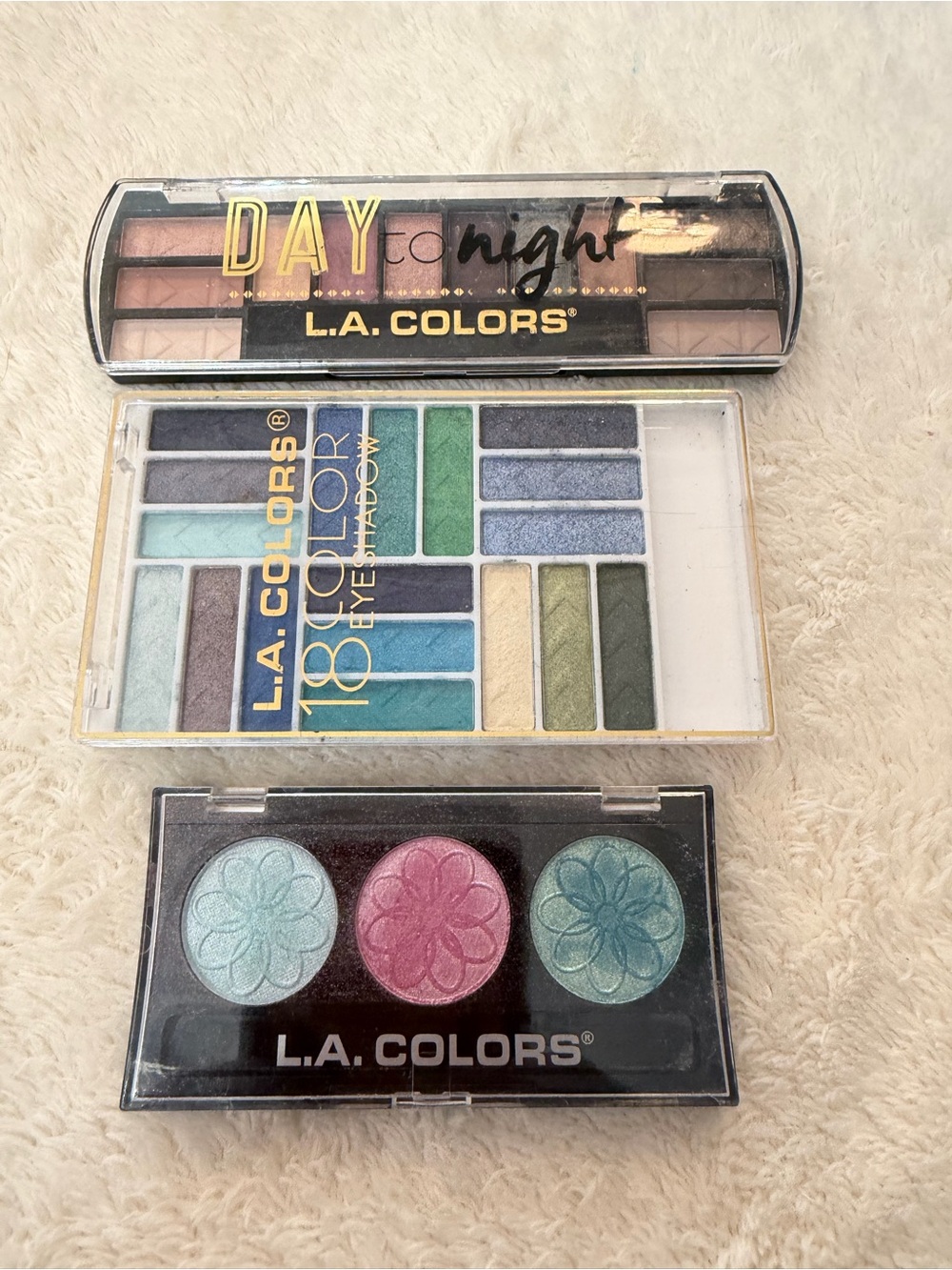 L.A. colors 3 pc eyeshadow pallet set 
Some new some EUC